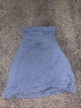 Dusty blue strapless flowy top.